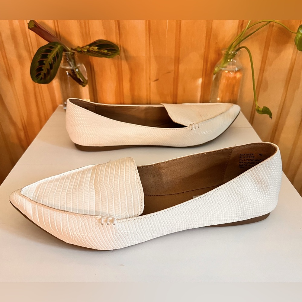 Steve Madden Feather Pointed Toe Flats